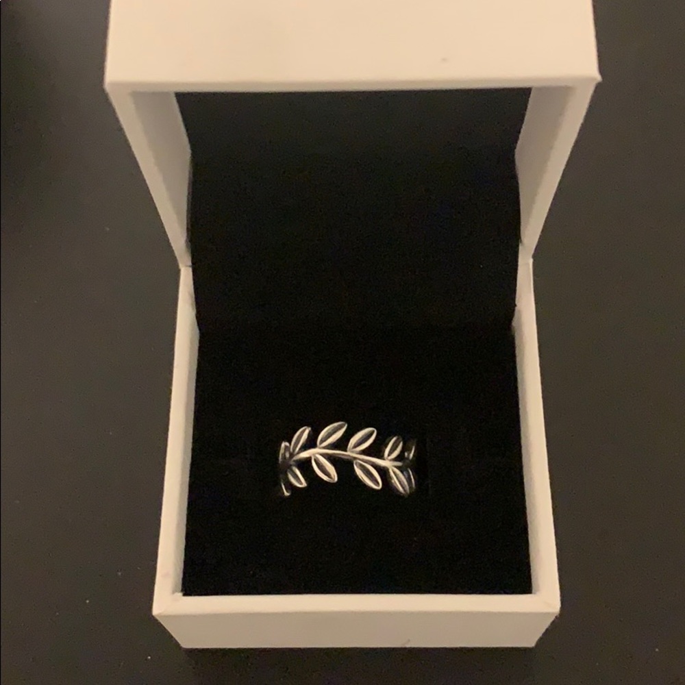 Pandora ring size 52